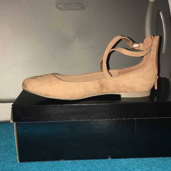 Gorgeous NWT comfortable shoes Cognac coo - Picture 2 of 3